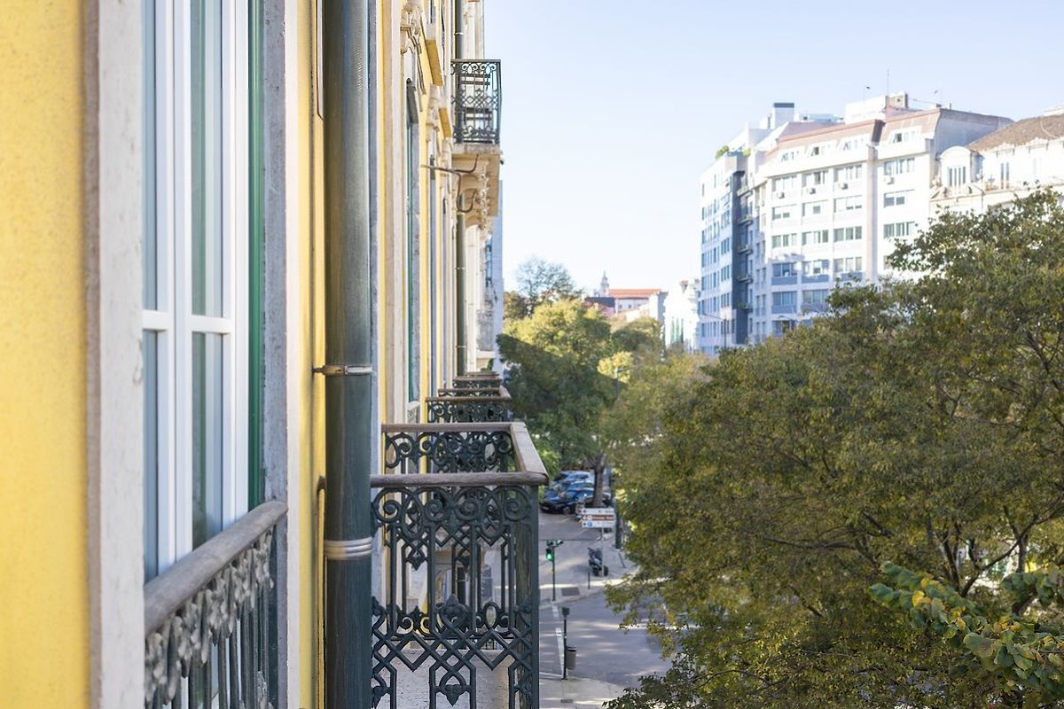 Varandas em ferro forjado — vista de rua