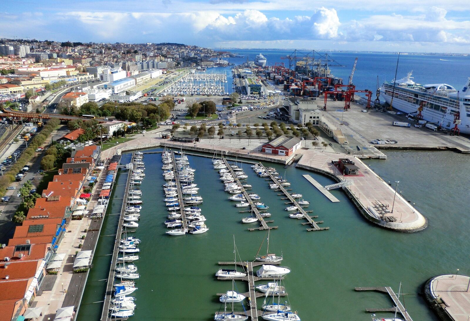 Lisboa — Docas de Alcântara