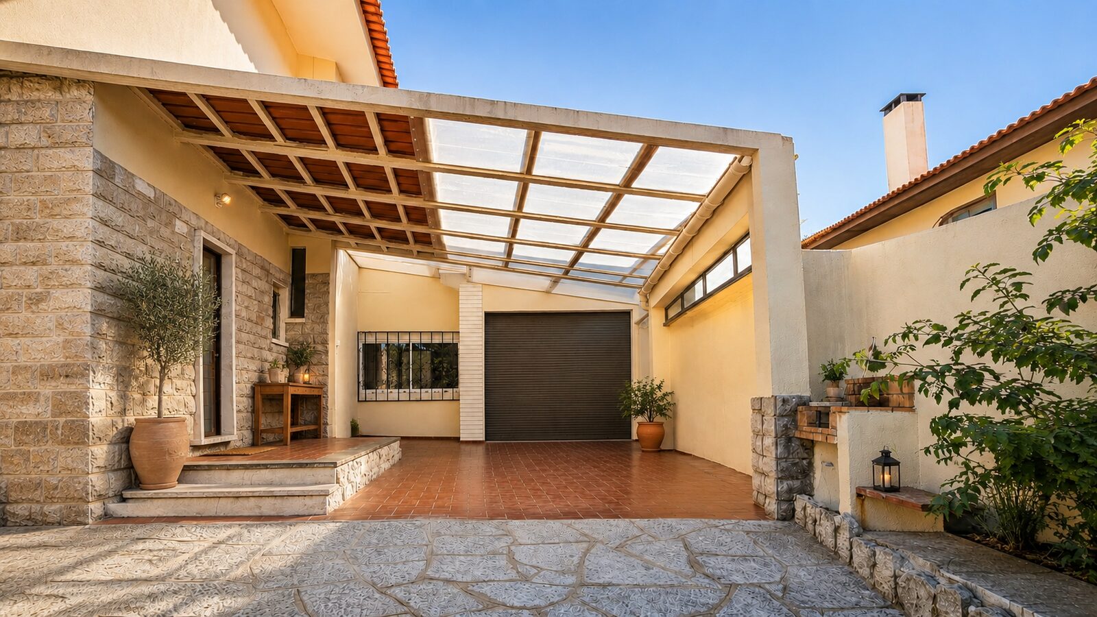 Moradia T4 Centro de Cascais — Entrada e garagem