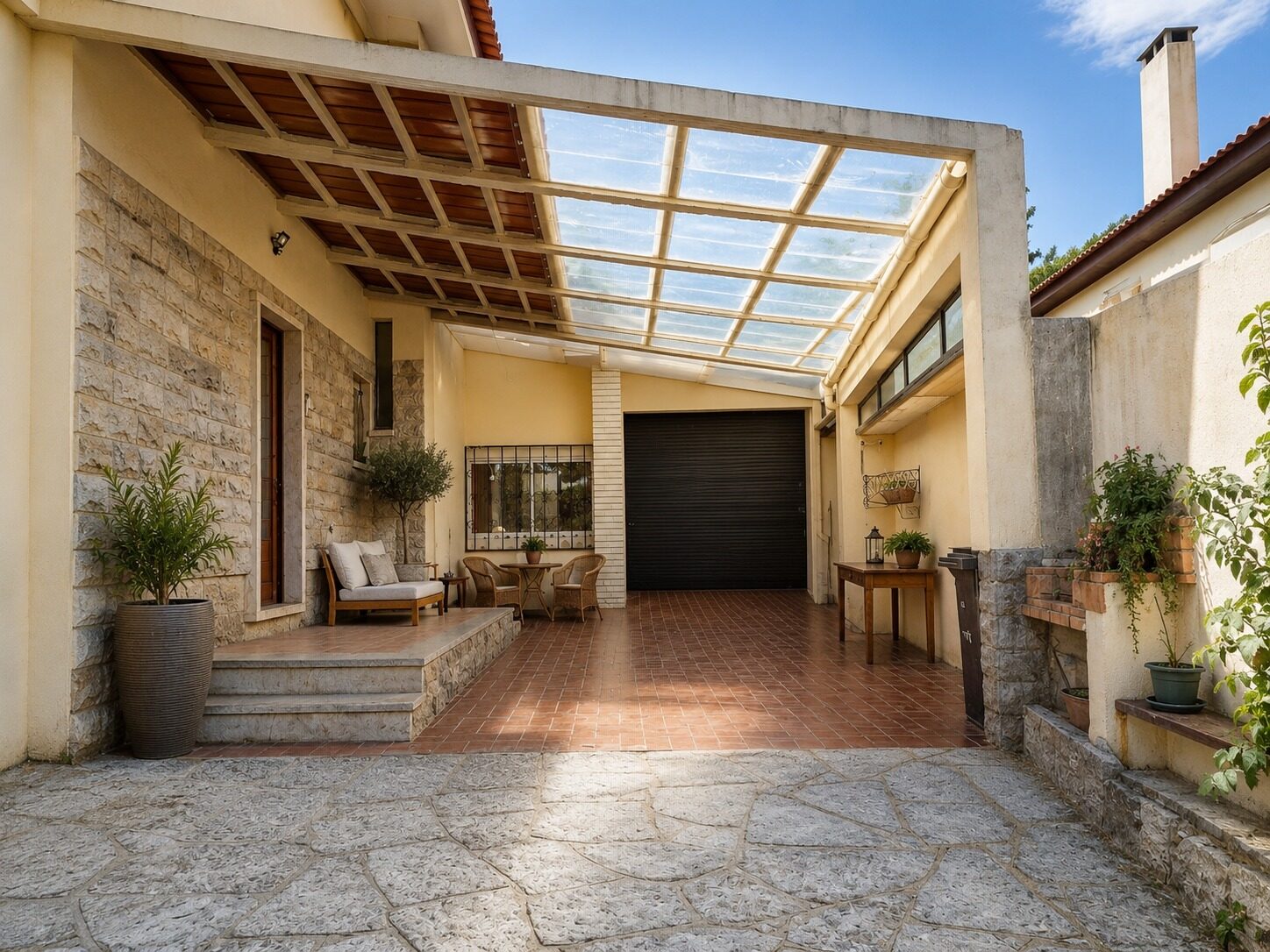 Moradia T4 Centro de Cascais — Entrada e garagem