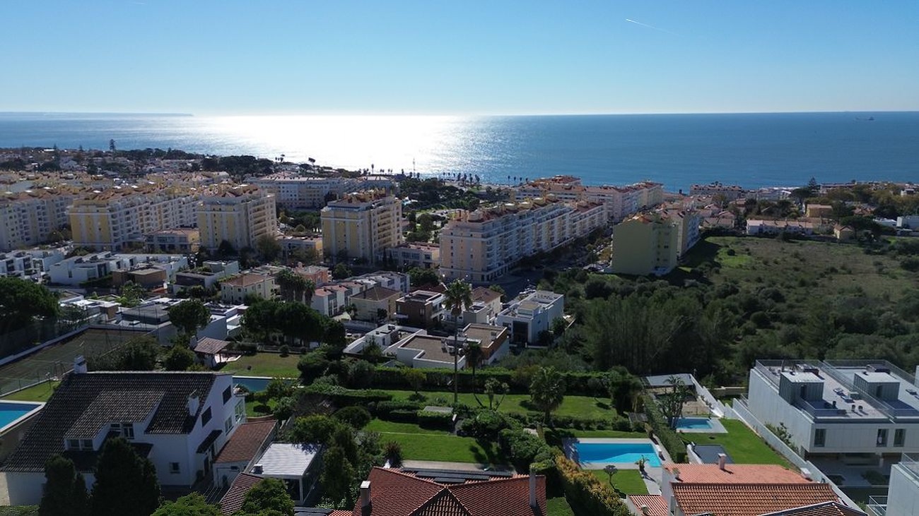 Vista aérea — o mar ao fundo