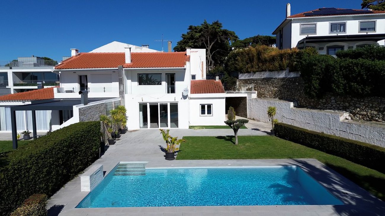 Moradia existente e piscina