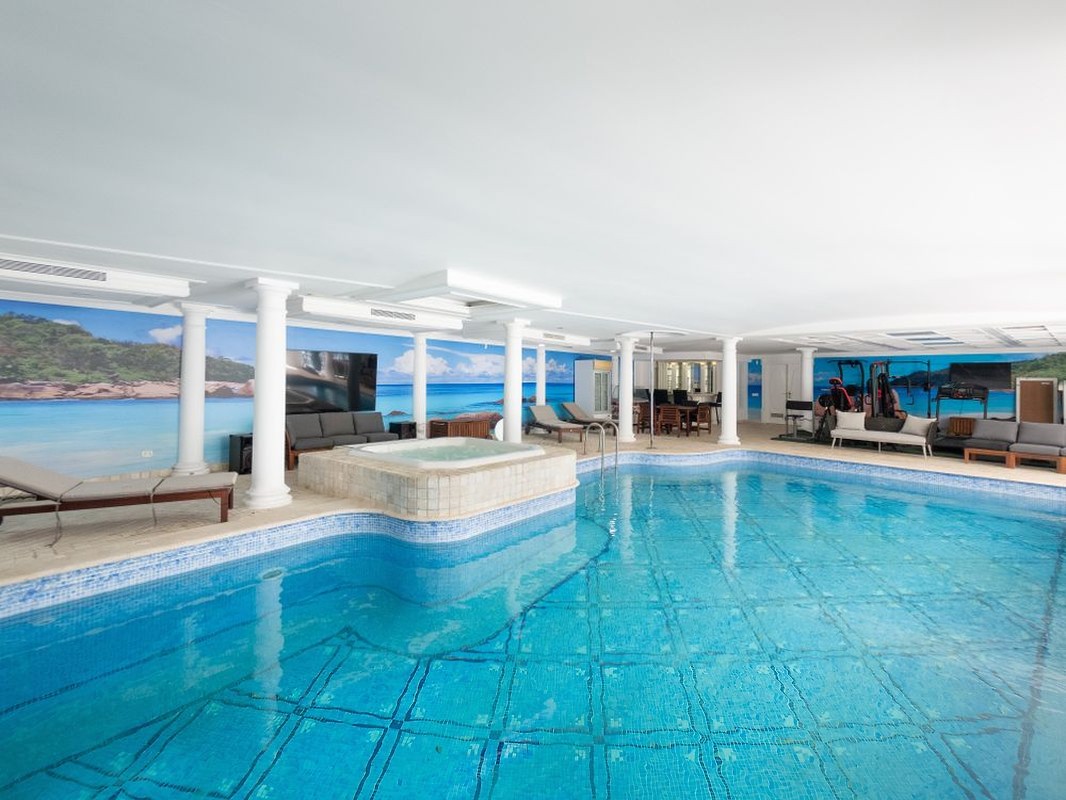 Piscina interior aquecida